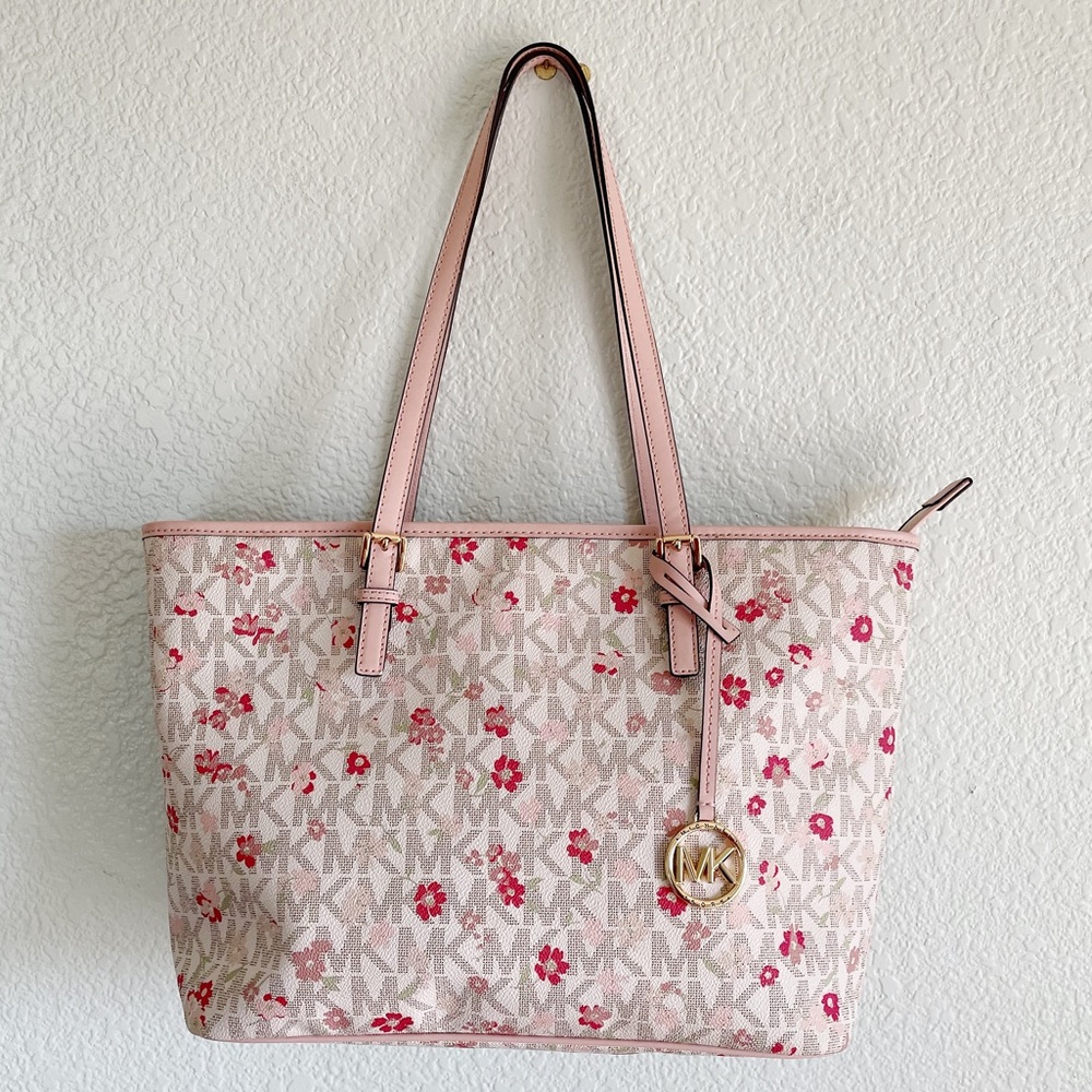 MICHAEL KORS || Jet Set Charm Top Zip Tote in Vanilla Flowers